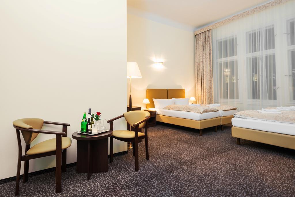 Отель Upper Kurfuerstendamm 3*