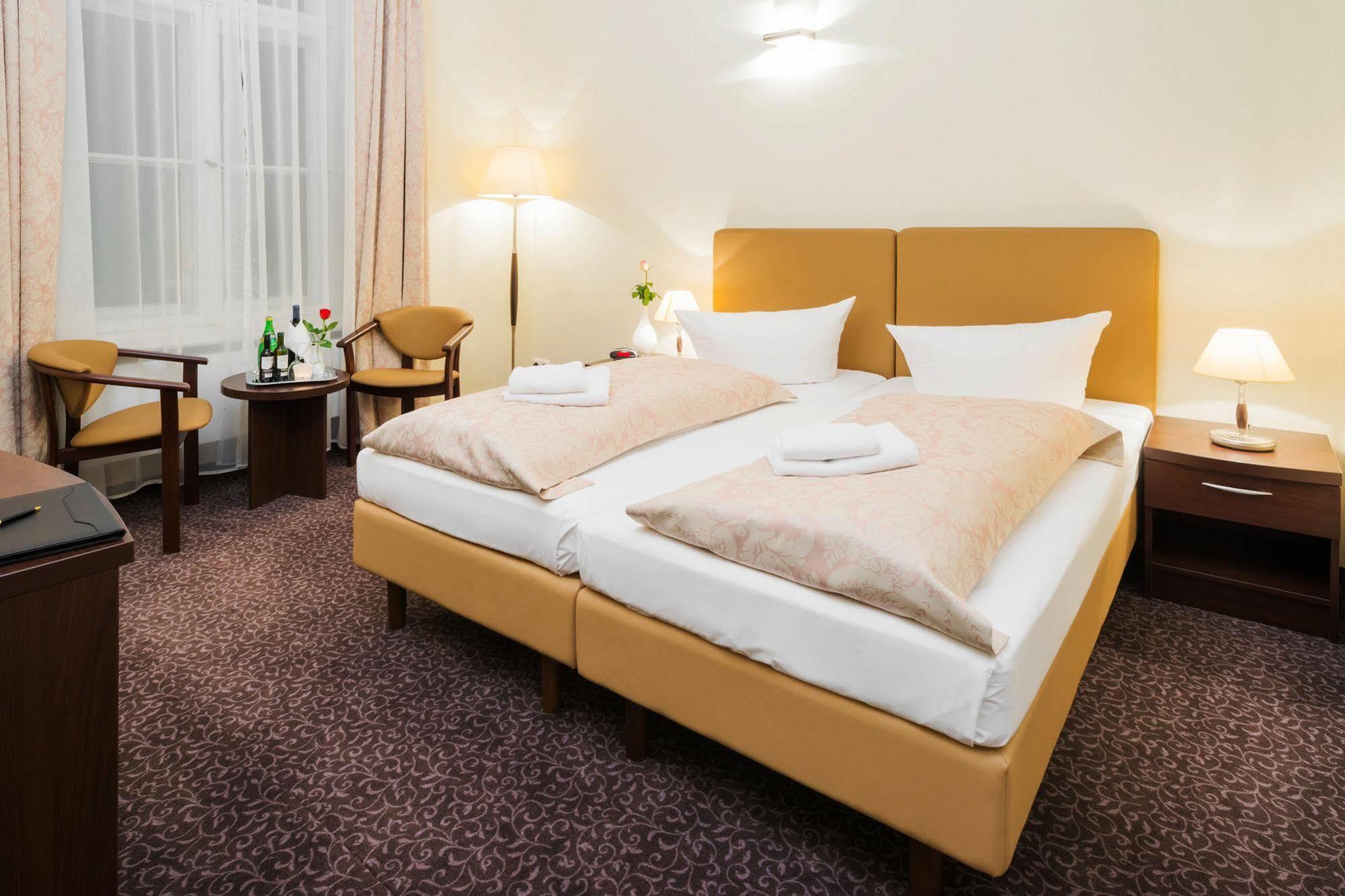 Отель Upper Kurfuerstendamm 3*